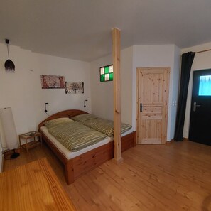 1 多间卧室、免费 WiFi、床单