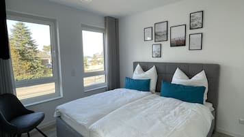 2 bedrooms, travel cot, free WiFi, bed sheets