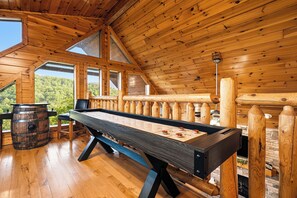 Games room - Gorgeous Views, Hot Tub, Theater, Grill, & Fireplace ! Free attractions! (Sevierville)