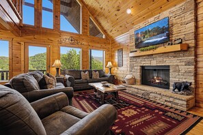 Smart TV, fireplace, DVD player - Gorgeous Views, Hot Tub, Theater, Grill, & Fireplace ! Free attractions! (Sevierville)
