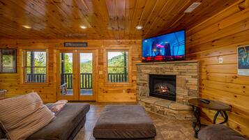 Smart TV, caminetto, lettore DVD