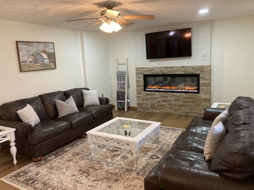 Farmstead home w/hot tub