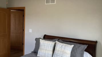 3 bedrooms, iron/ironing board, free WiFi, bed sheets