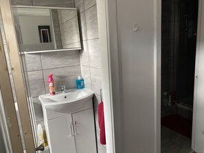 Shower, free toiletries, hair dryer, towels