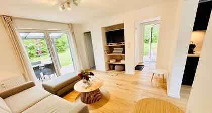 „Mein_Lieblingsplatz“ - Moderne helle Ferienwohnung mit großem Garten