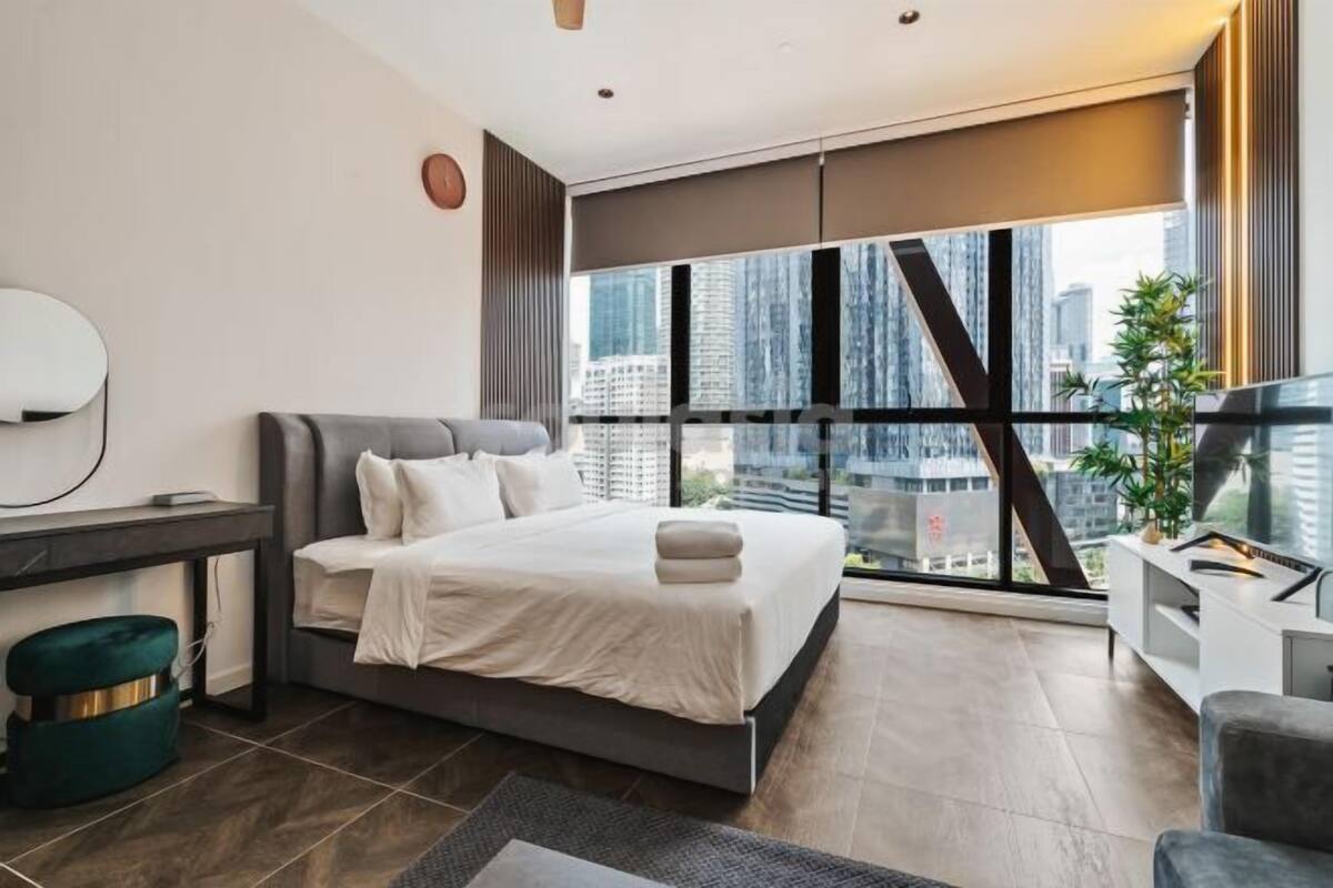 1 bedroom, Egyptian cotton sheets, premium bedding, down duvets