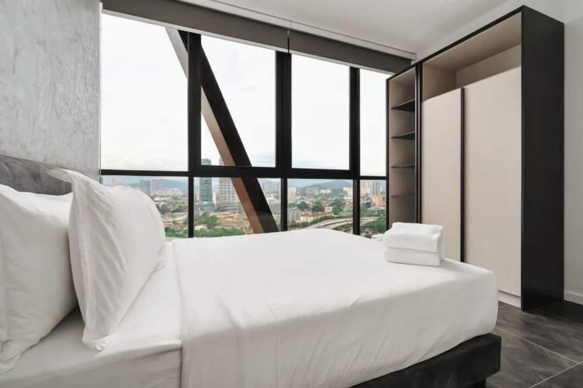 Egyptian cotton sheets, premium bedding, down duvets, Tempur-Pedic beds