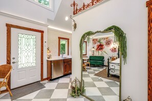 Interior - Lakes, Waterfall, Basketball Court: Family Getaway 5-7 bedrooms (Dover)