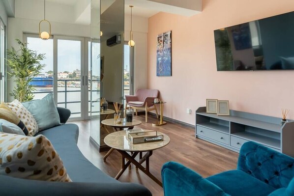 Smart TV - 100% Brand NEW 2Bdr Apt, Stunning Waterfront Views (Santo Domingo Este)