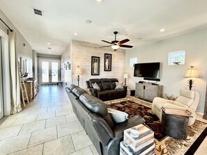 Smart-TV, DVD-Player, Bücher