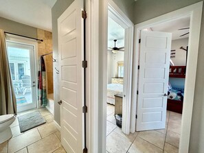 3 Schlafzimmer, Schreibtisch, Bügeleisen/Bügelbrett, Reisekinderbett