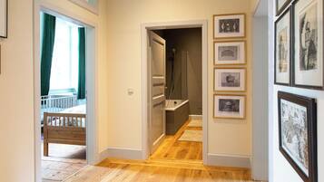 3 quartos, ferros/tábuas de passar roupa, berço de viagem, Wi-Fi