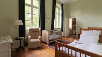 3 bedrooms, iron/ironing board, travel crib, WiFi