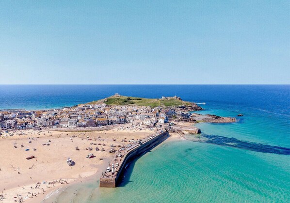 Overlooking the beach, this coastal town offers stunning ocean views and access to the shore.