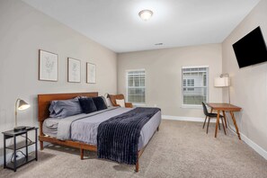 2 bedrooms, desk, iron/ironing board, WiFi