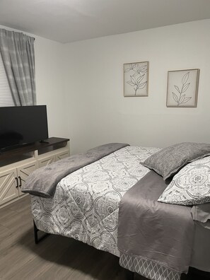 2 habitaciones, tabla de planchar con plancha y wifi gratis 