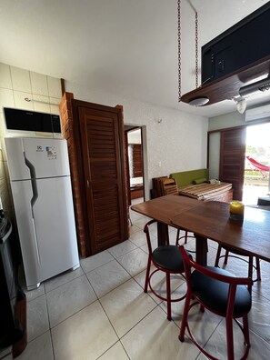 Refrigerador, microondas, horno y licuadora 