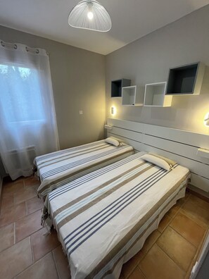 2 bedrooms, iron/ironing board, travel crib, free WiFi