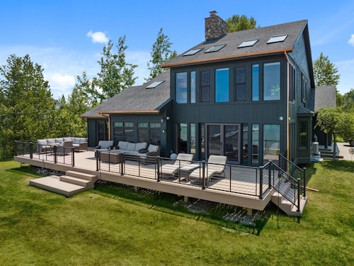 Loeb Lake House - sugar sand private beach - walking distance to Castle Farms