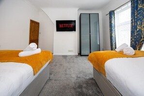 2 chambres, fer et planche à repasser, Wi-Fi gratuit, draps fournis