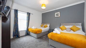 2 bedrooms, iron/ironing board, free WiFi, bed sheets