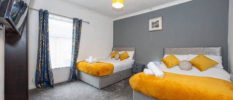 2 chambres, fer et planche à repasser, Wi-Fi gratuit, draps fournis