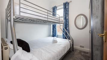 2 bedrooms, iron/ironing board, WiFi (free), bed sheets