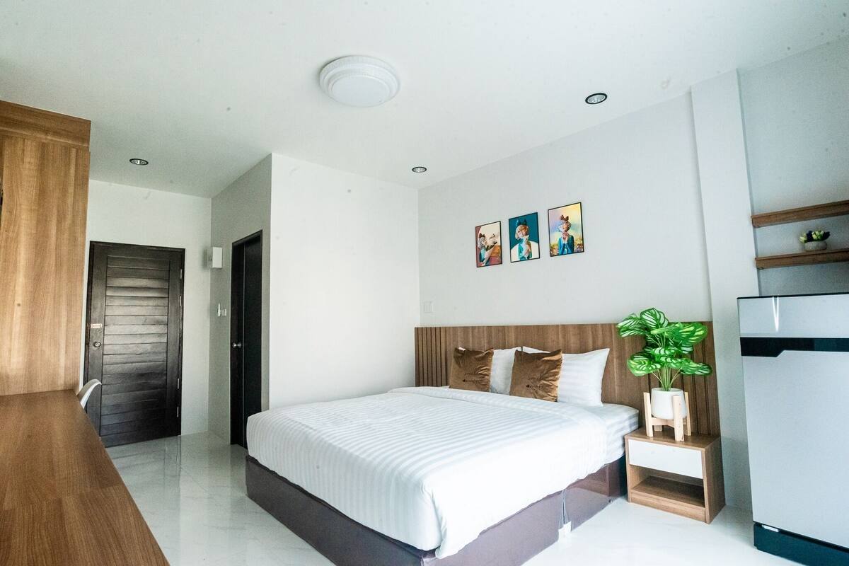Standard Room | Desk, WiFi (free)