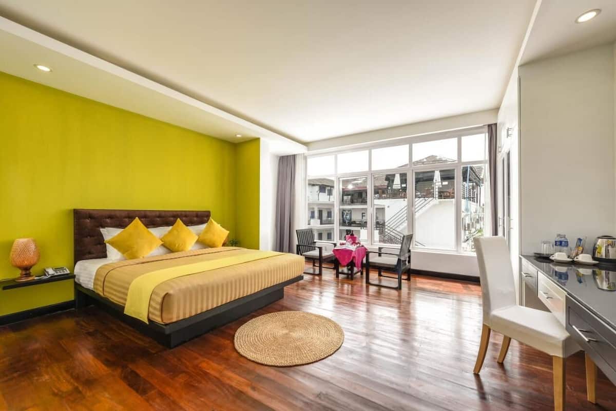 Minibar, desk, laptop workspace, cots/infant beds