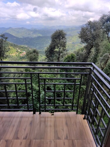 Jujurana - Valley View 1BHK Apartment | Wifi, Parking, Balcony | Near Shimla!