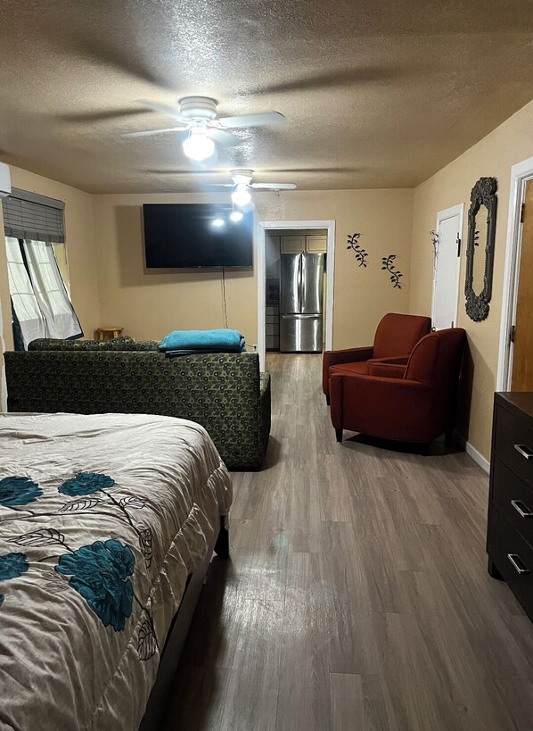 1 bedroom, in-room safe, free WiFi, bed sheets