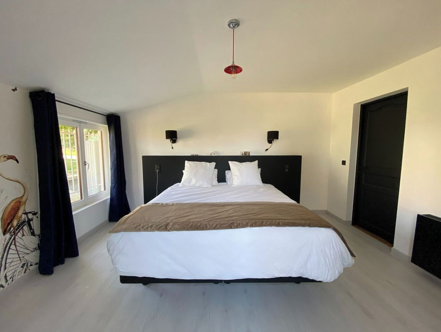 6 Schlafzimmer, Schreibtisch, schallisolierte Zimmer