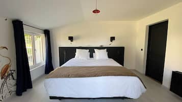 6 Schlafzimmer, Schreibtisch, schallisolierte Zimmer