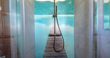 Villa design avec piscine et tennis dans un parc d'un hectare entiĂšrement clos