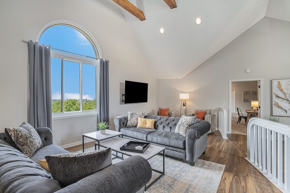 TV, video games, foosball, table tennis - Family Retreat Sleeps 30 | Hot Tub | Ping Pong | (Stevensville)