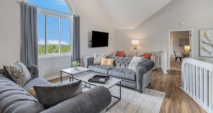 Family Retreat Sleeps 30 | Hot Tub | Ping Pong |