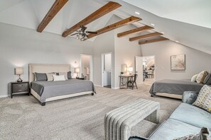 10 bedrooms, desk, iron/ironing board, travel crib - Family Retreat Sleeps 30 | Hot Tub | Ping Pong | (Stevensville)