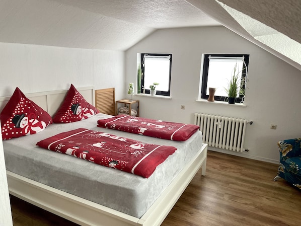 3 bedrooms, iron/ironing board, free WiFi, bed sheets