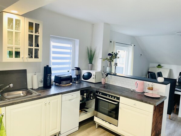 Fridge, microwave, oven, stovetop