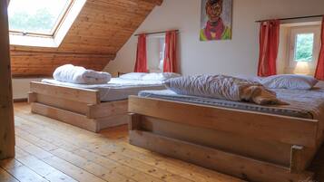 9 Schlafzimmer, Schreibtisch, Reisekinderbett, kostenloses WLAN