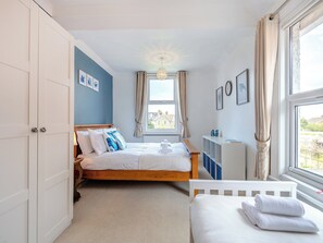 4 bedrooms, free WiFi, bed sheets