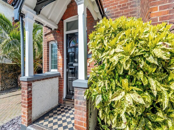 تفاصيل الفندق من الخارج