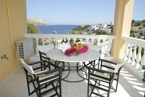 Outdoor dining - Crithonis Paradise (Leros)