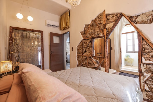 1 bedroom, desk, free WiFi, bed sheets