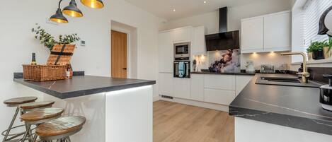 Lave-vaisselle, chaise haute