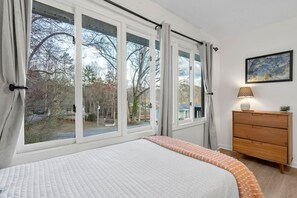 5 bedrooms, free WiFi, bed sheets