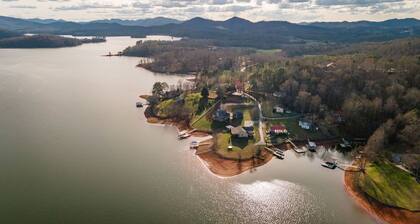 Lake view and lakes access home on Lake Chatuge -mountain view -spacious home.