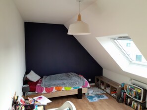 3 chambres, fer et planche à repasser, Wi-Fi, draps fournis