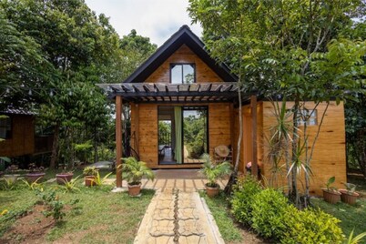 Mountain Island Lake - Family  Getaway  for 12 to 15 guests at Kalahi Lakeshore