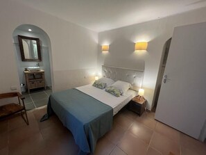 4 chambres, fer et planche à repasser, Wi-Fi